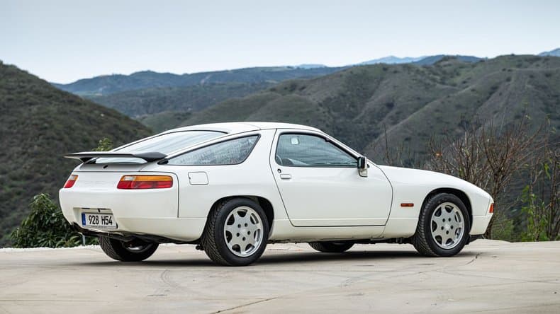 1987 Porsche 928 photo 3