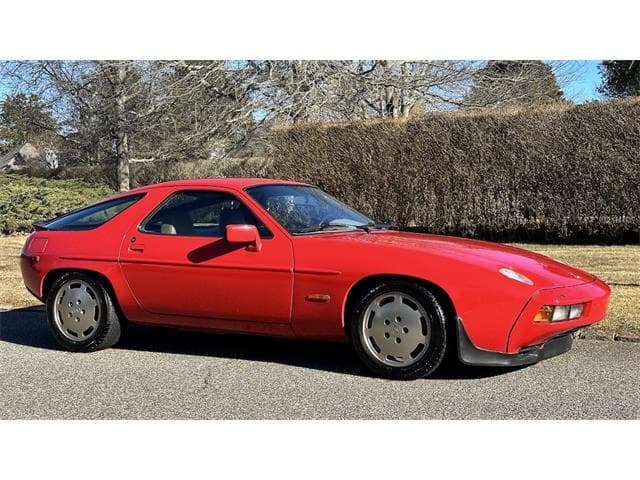 1984 Porsche 928 photo 1