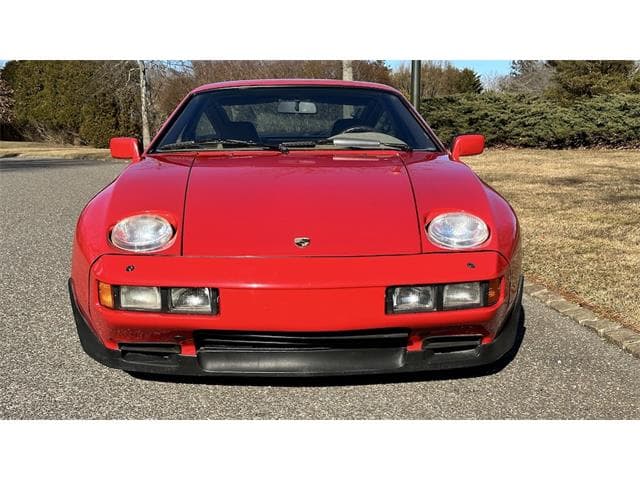 1984 Porsche 928 photo 2