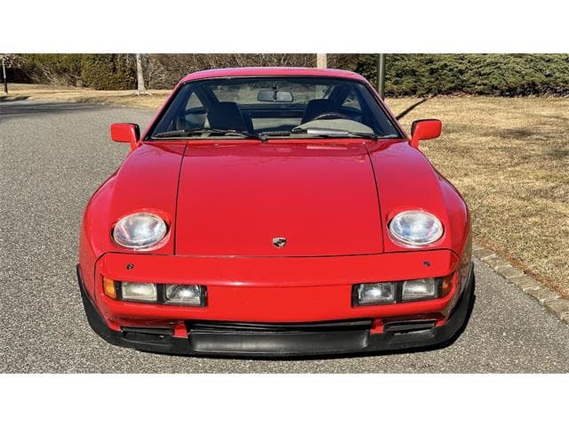1984 Porsche 928 photo 3