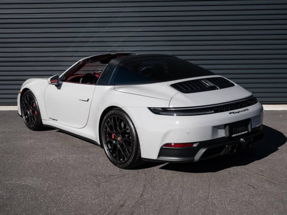 2025 Porsche 911 photo 2