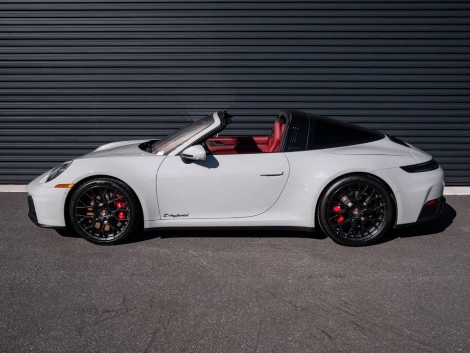 2025 Porsche 911 photo 3