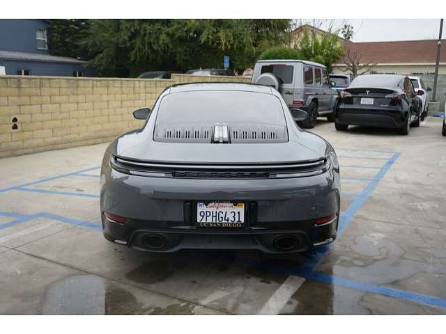 2025 Porsche 911 photo 2
