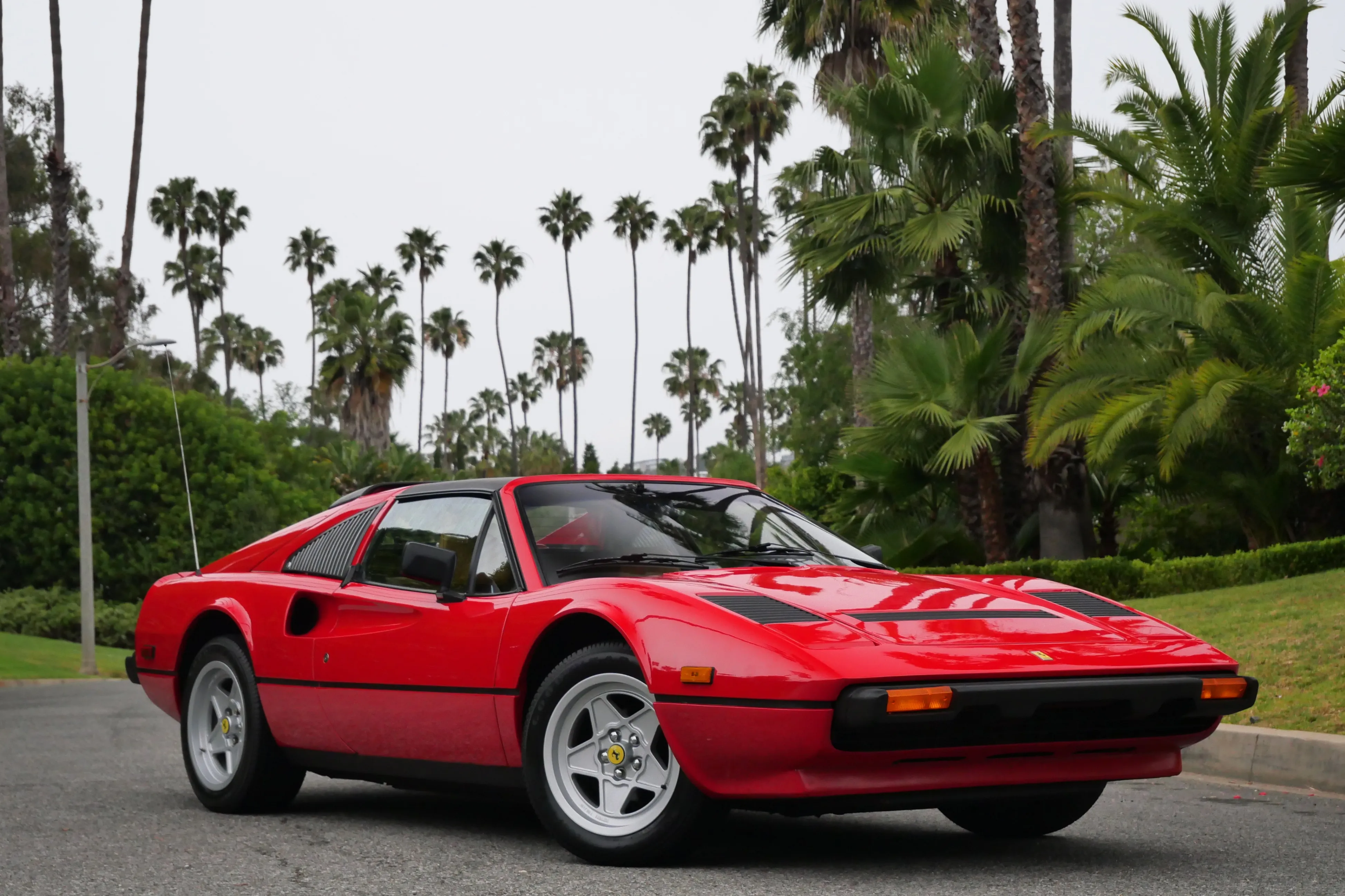 1985 Ferrari 308 photo 3