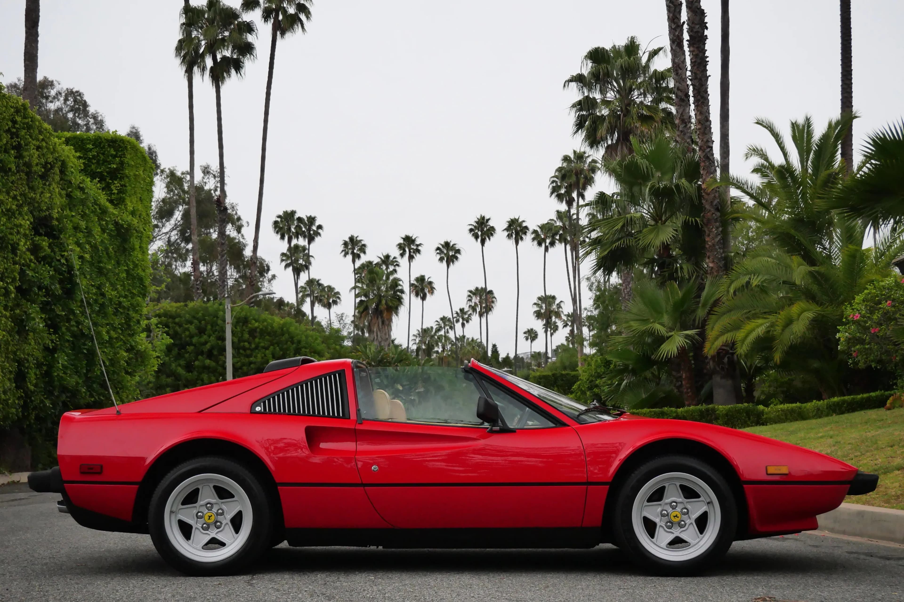 1985 Ferrari 308 photo 4