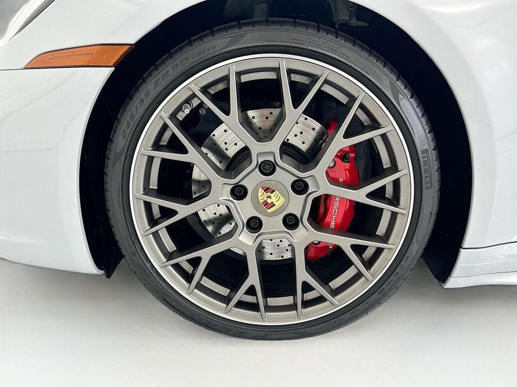 2024 Porsche 911 photo 2