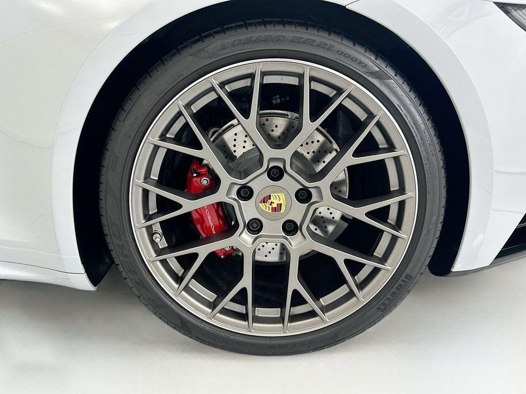 2024 Porsche 911 photo 3