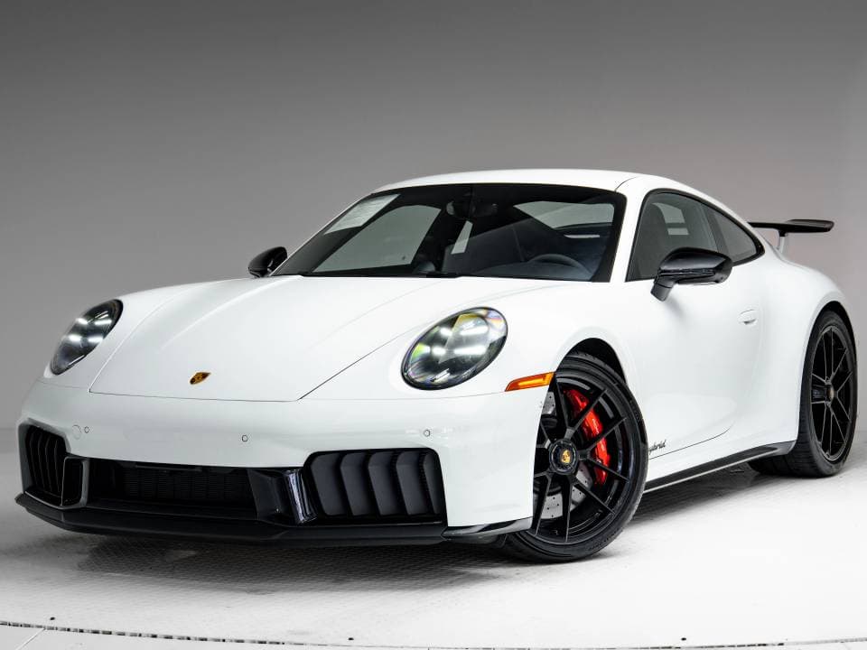 2025 Porsche 911 photo 2