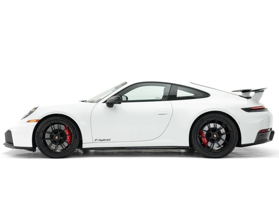 2025 Porsche 911 photo 3