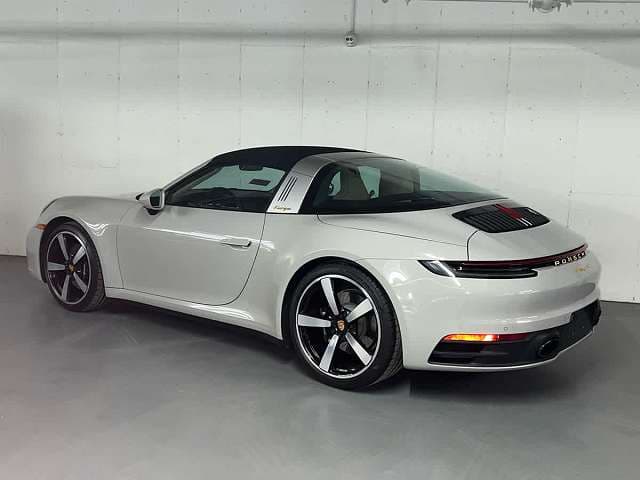 2021 Porsche 911 photo 2