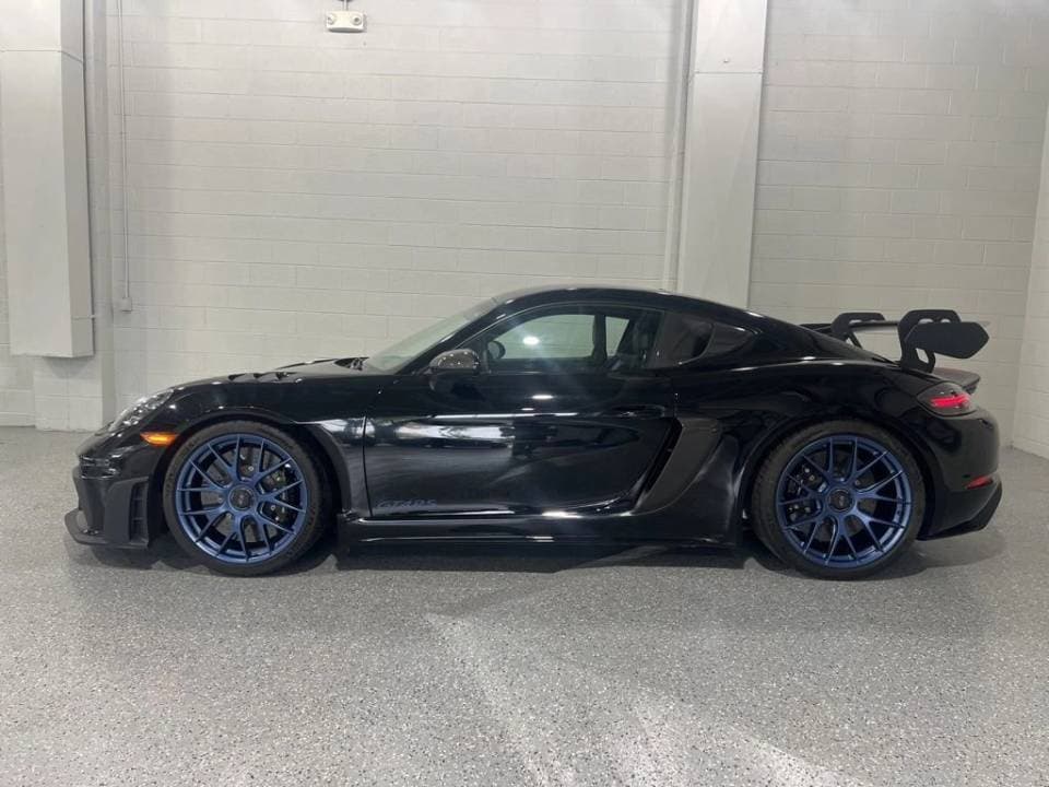 2024 Porsche Cayman photo 1