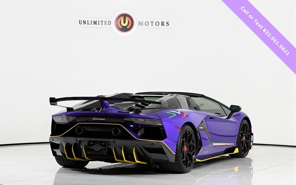 2021 Lamborghini Aventador photo 2