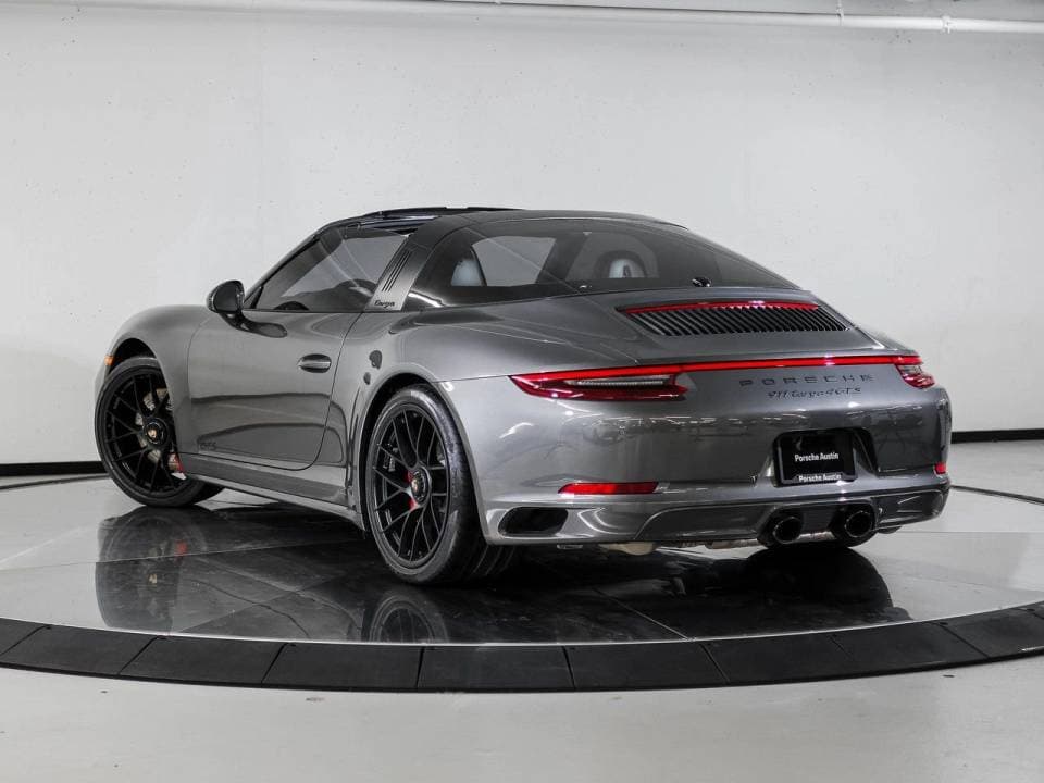 2018 Porsche 911 photo 2