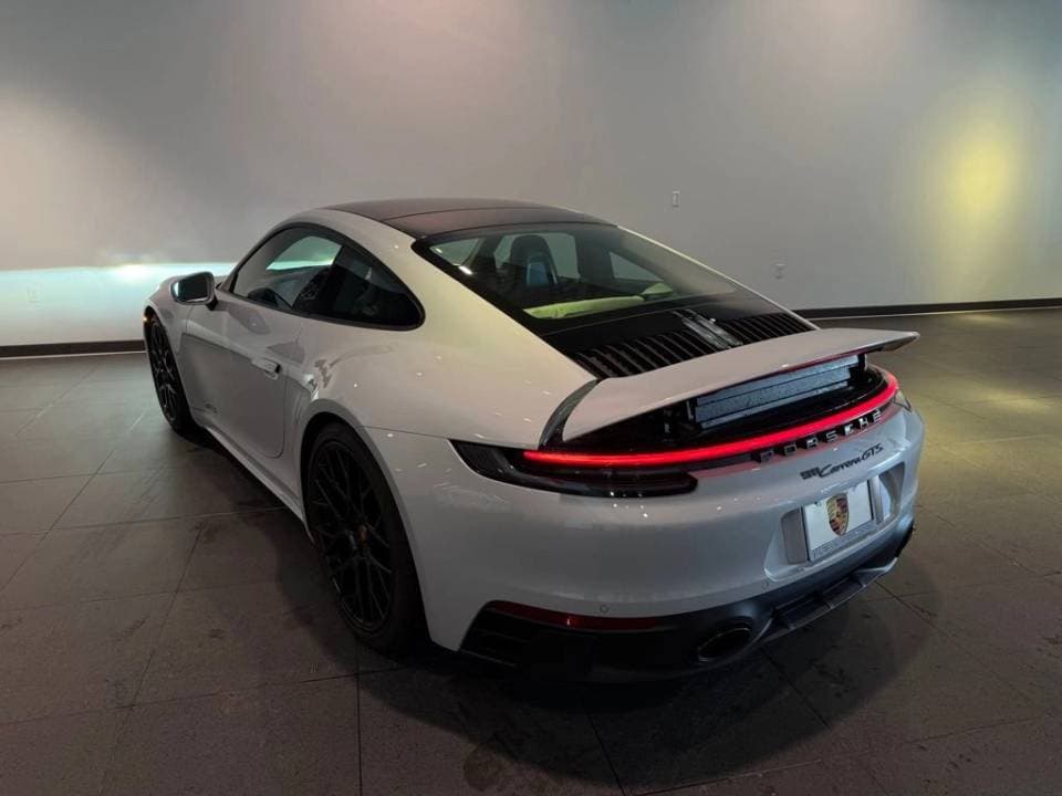 2024 Porsche 911 photo 2