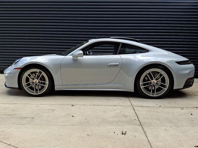 2025 Porsche 911 photo 3