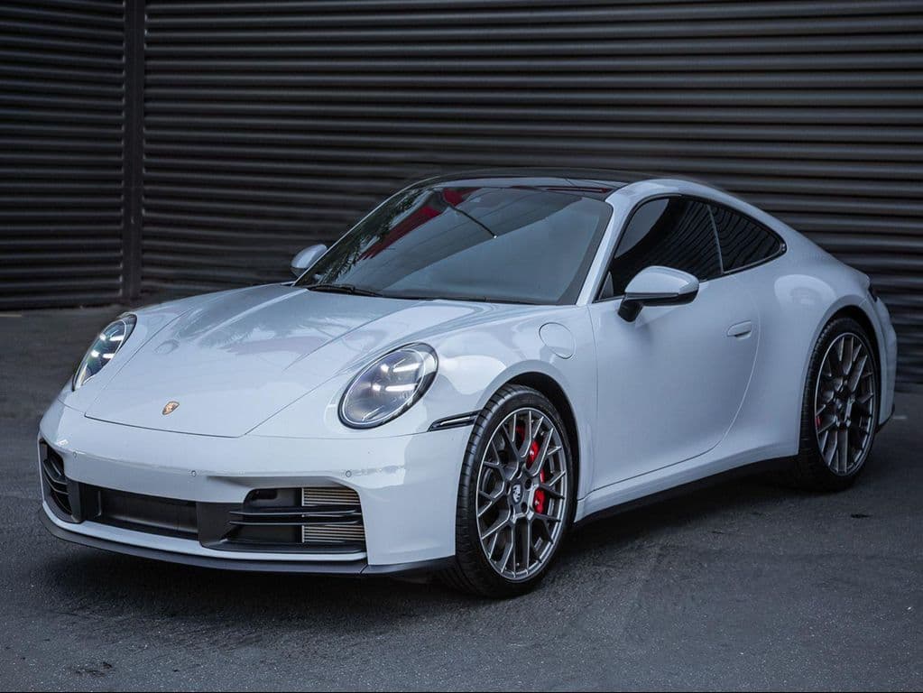 2025 Porsche 911 photo 2