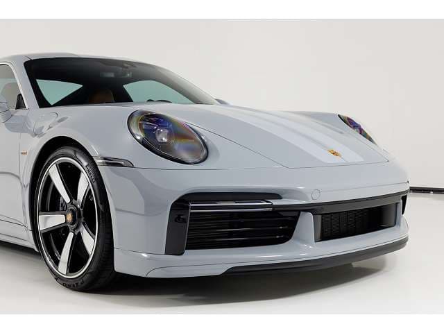 2023 Porsche 911 photo 2