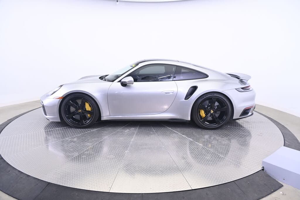 2021 Porsche 911 photo 2