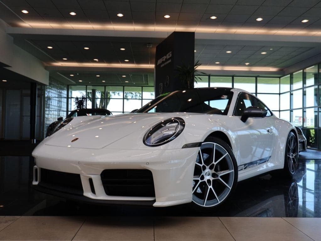 2025 Porsche 911 photo 2