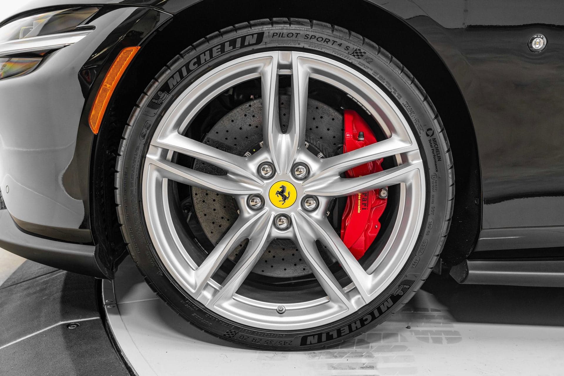 2025 Ferrari Roma photo 2