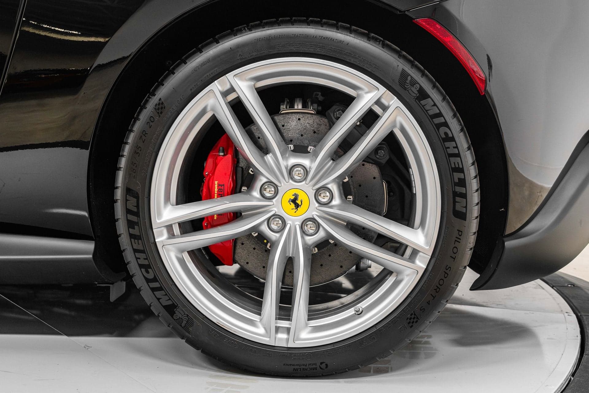 2025 Ferrari Roma photo 3