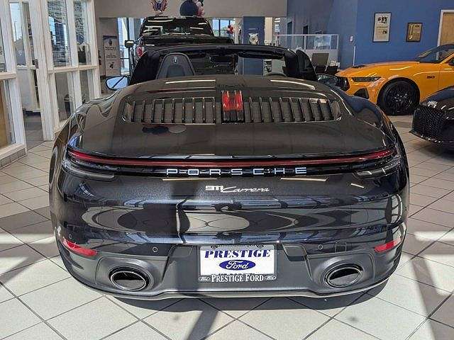 2022 Porsche 911 photo 2