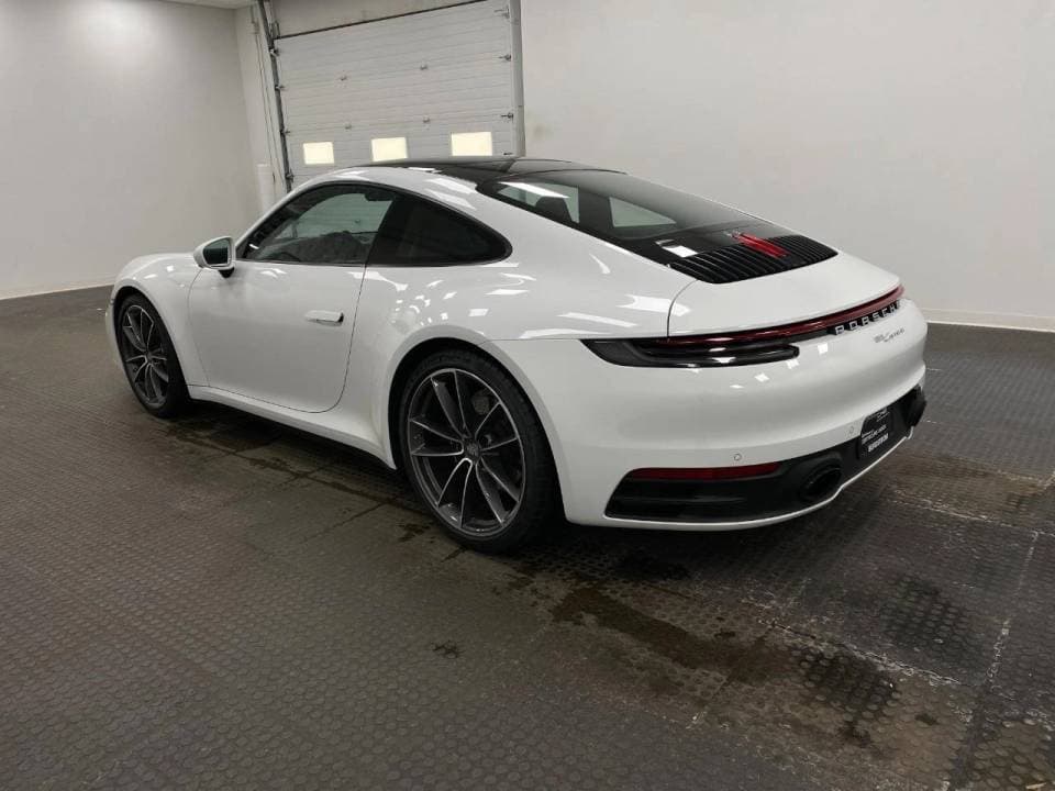2024 Porsche 911 photo 2