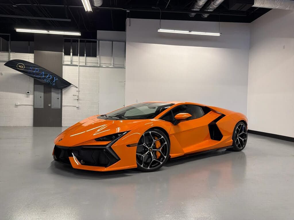 2025 Lamborghini Revuelto photo 2