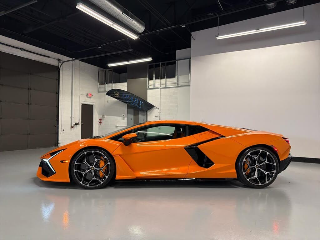 2025 Lamborghini Revuelto photo 4
