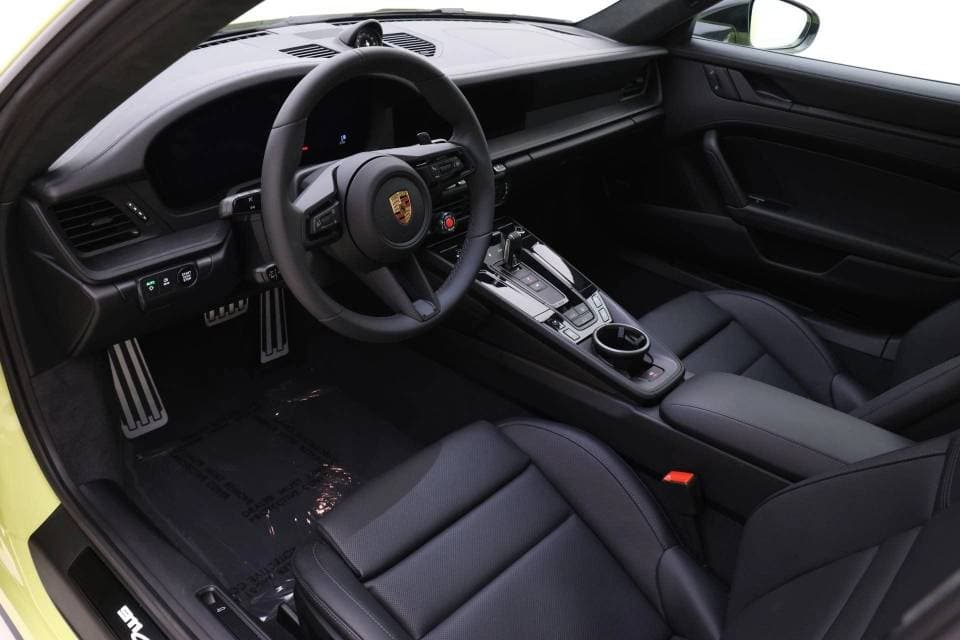 2025 Porsche 911 photo 4