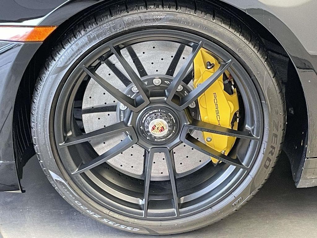 2021 Porsche 911 photo 2