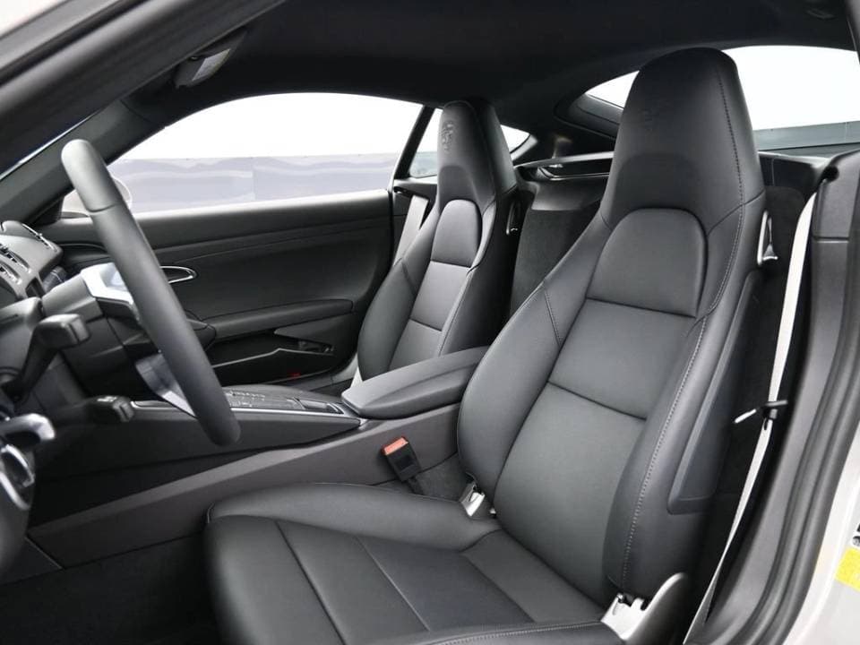 2024 Porsche Cayman photo 2