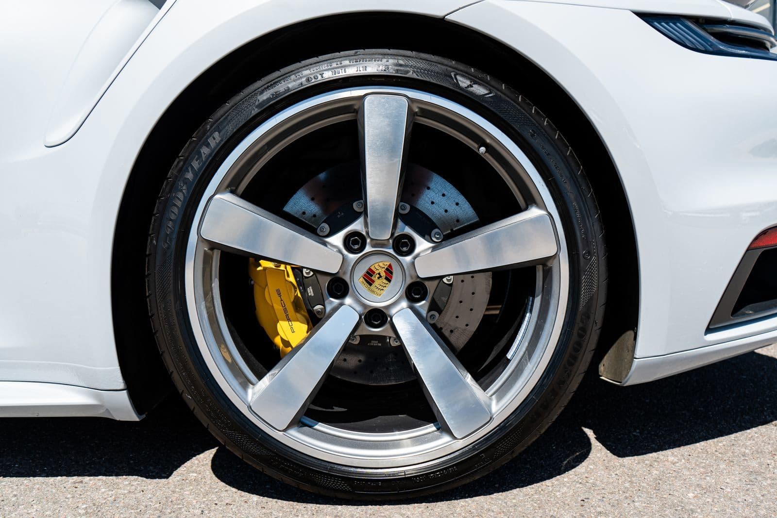 2024 Porsche 911 photo 2