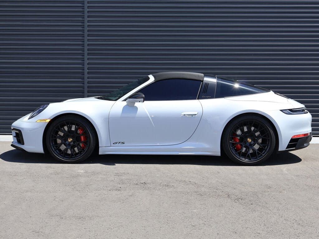 2024 Porsche 911 photo 2