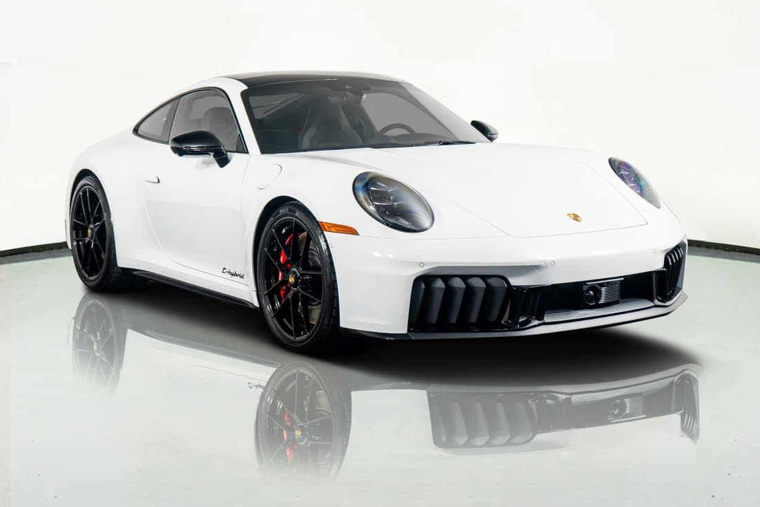 2026 Porsche 911 photo 2