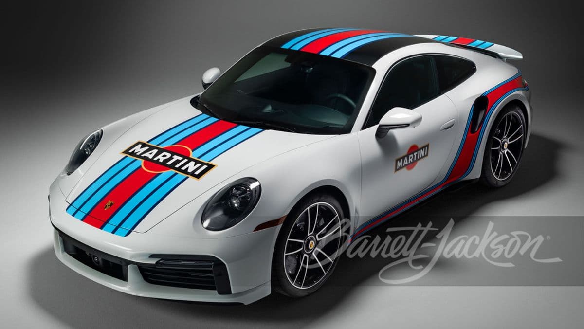 2025 Porsche 911 photo 2