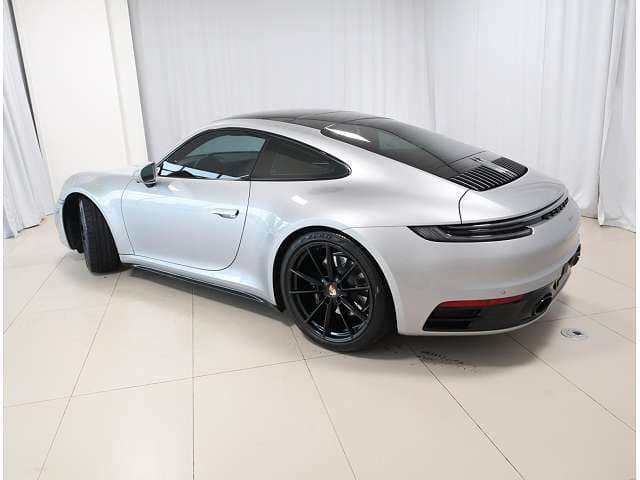 2024 Porsche 911 photo 2